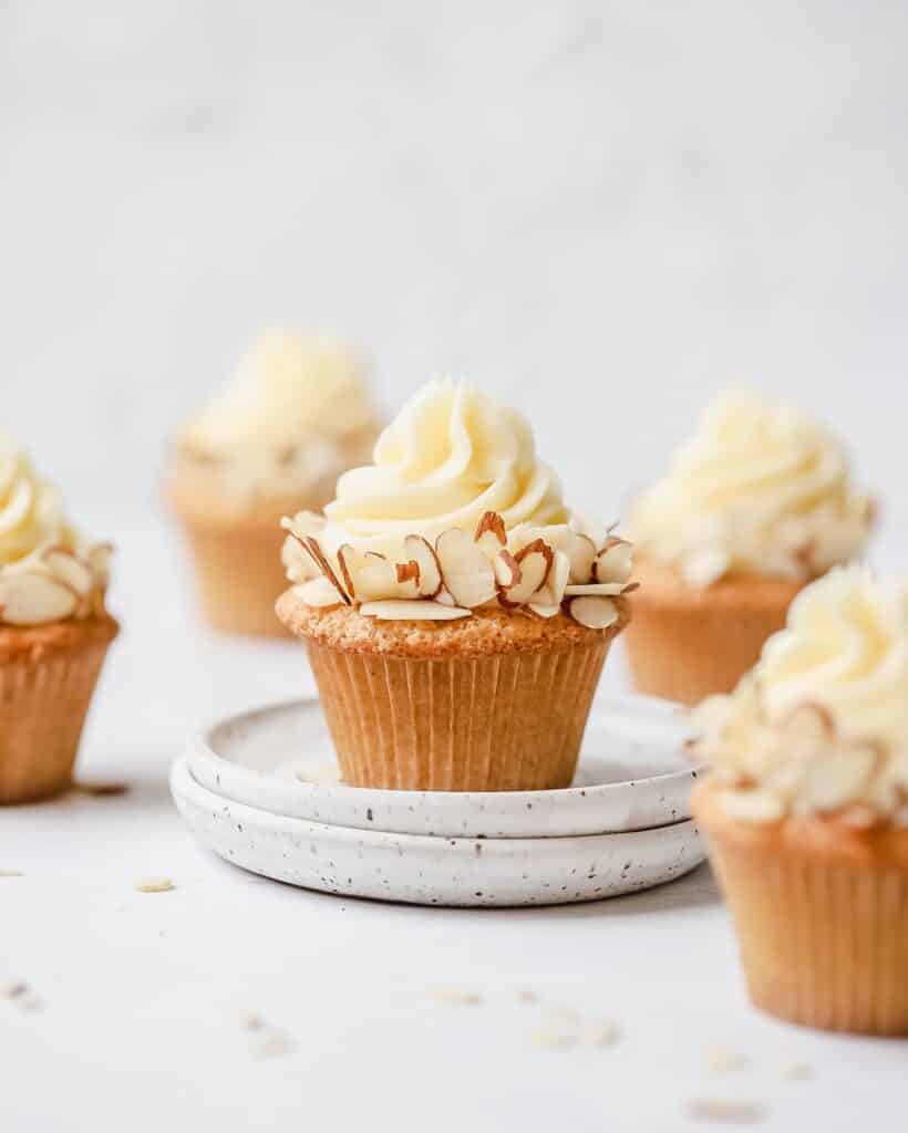 brown butter almond cupcakes with almond sices