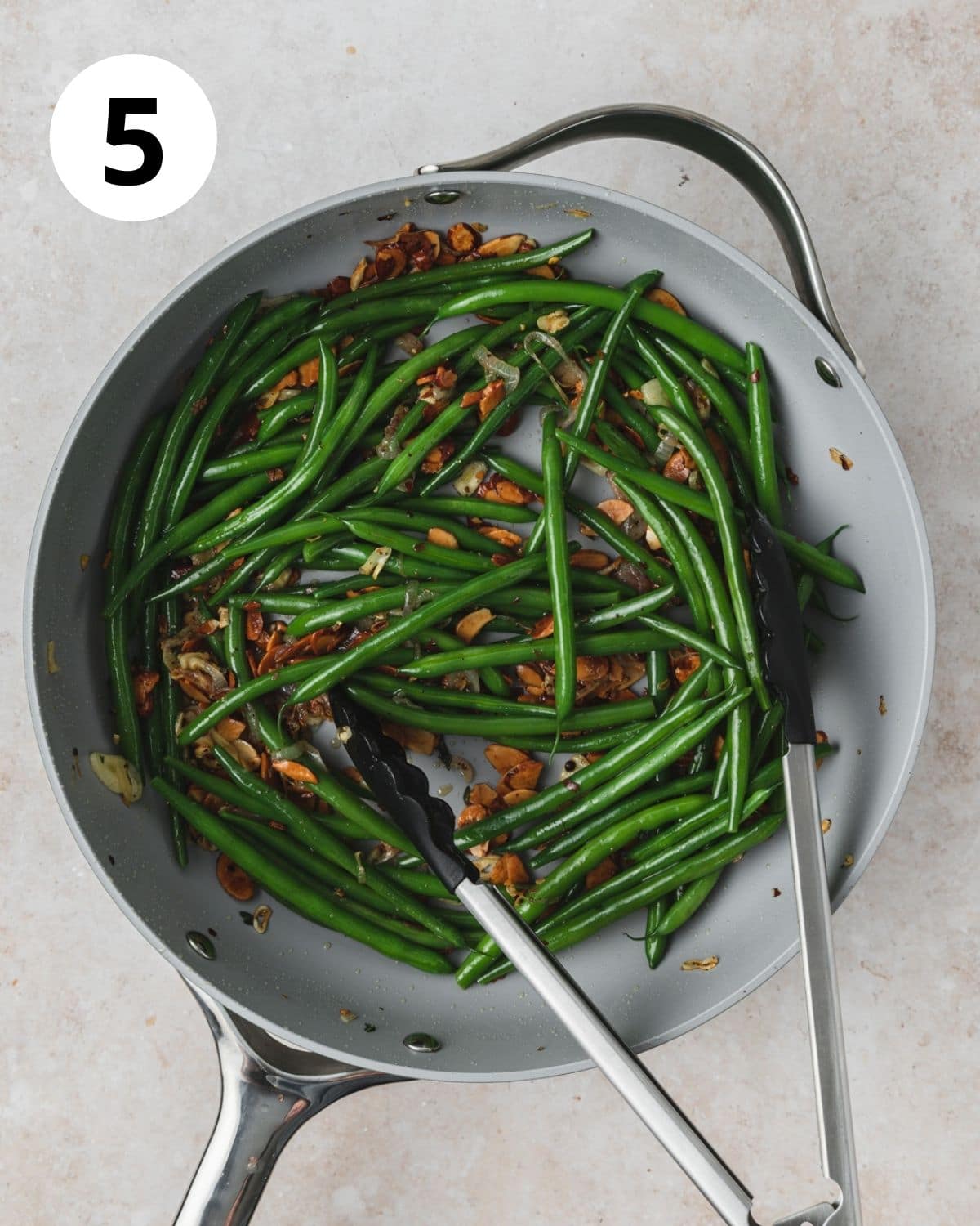 sauteed green beans with toasted almonds