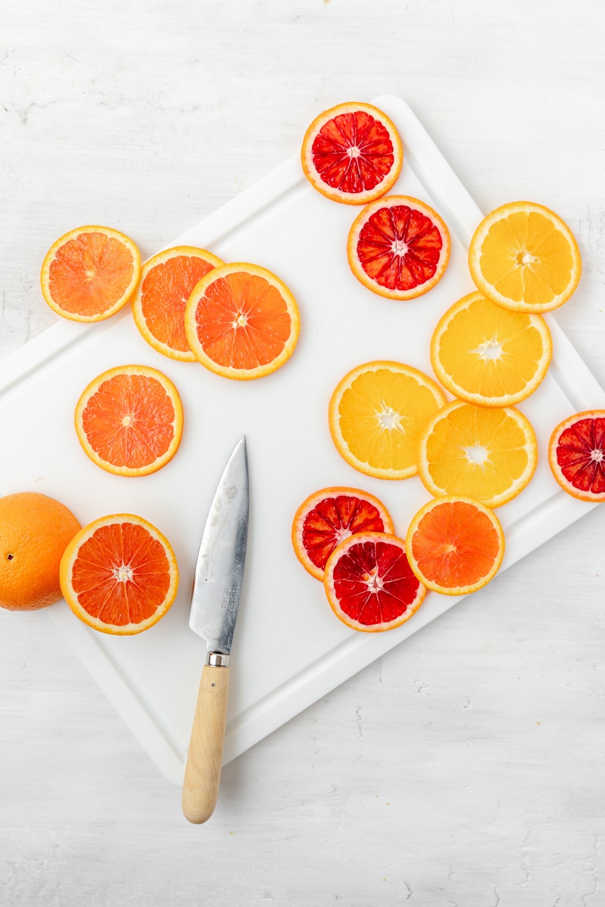 slicing different types of oranges
