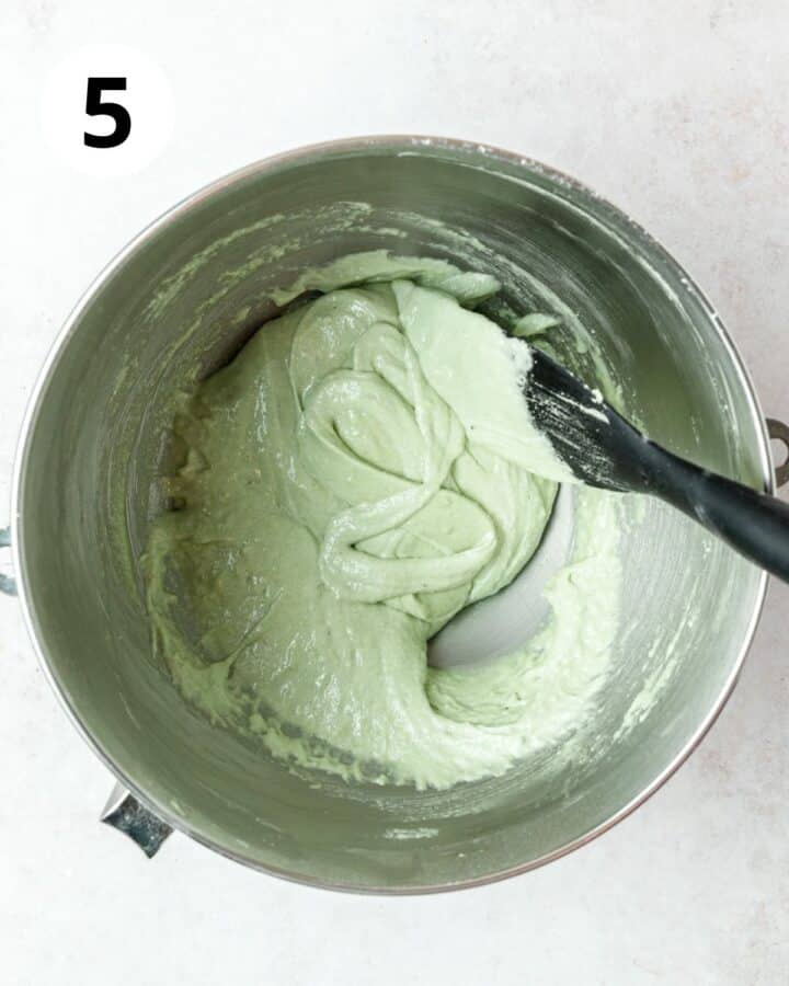 macaron batter forming figure 8.