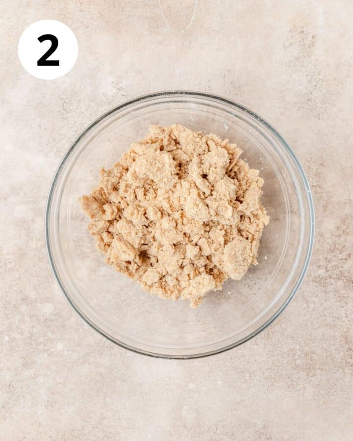 streusel topping in bowl.