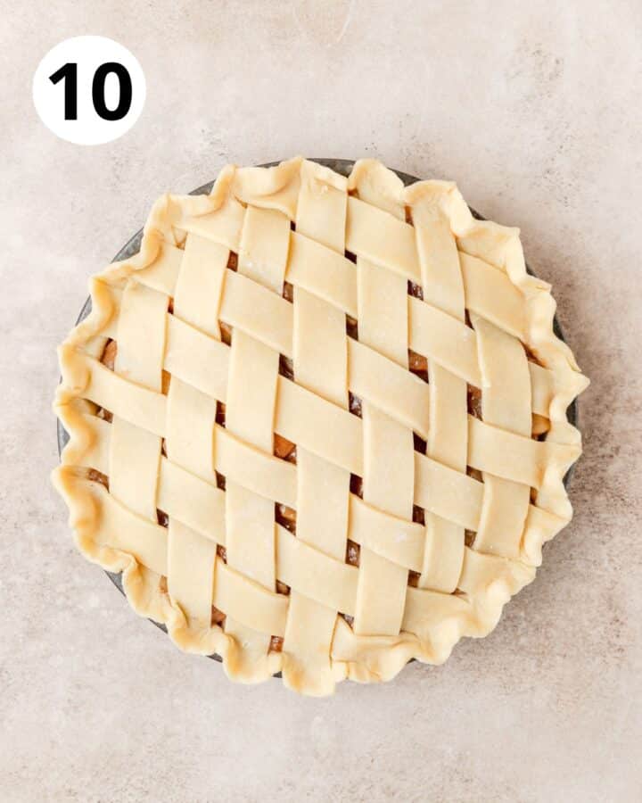 edges of pie crust crimped together.